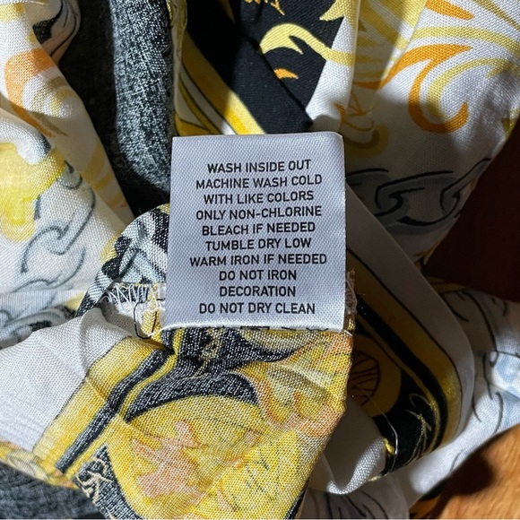 Hibiscus Medusa Style Button Down Shirt, Brand New - Picture 6 of 6